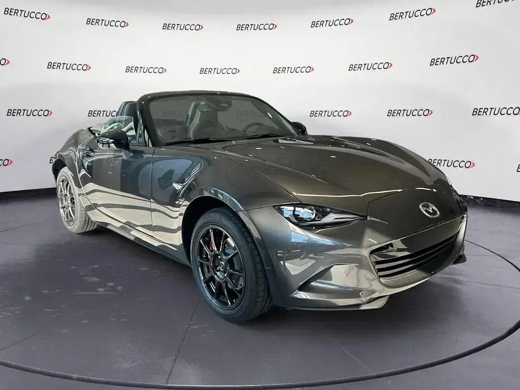 Nuova Mazda MX5 132 CV (97 kW) 2026 Machine grey Cabrio