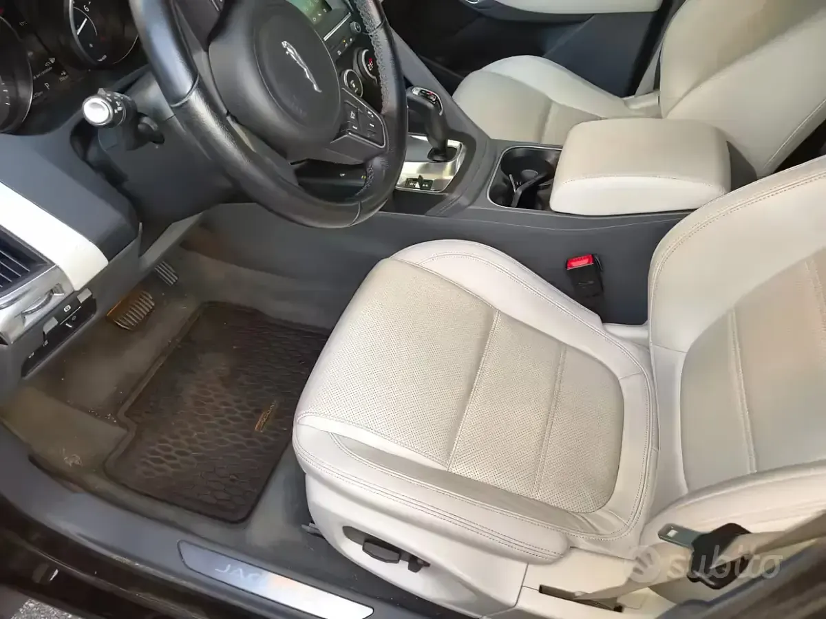 Usata Jaguar E-Pace 200 CV (147 kW) 2020 Nero SUV