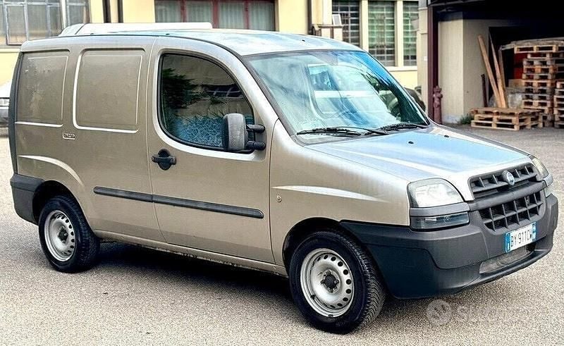 Usata Fiat Doblò 65 CV (47 kW) 2001 Grigio Monovolume