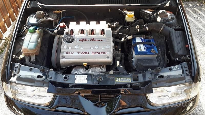 Usata Alfa Romeo 145 103 CV (75 kW) 2000 Nero Utilitaria