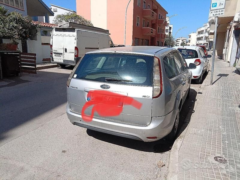 Usata Ford Focus 90 CV (66 kW) 2008 Grigio Station wagon