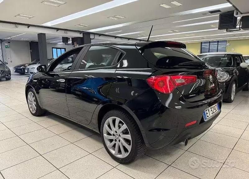 Usata Alfa Romeo Giulietta 105 CV (77 kW) 2015 Nero Utilitaria