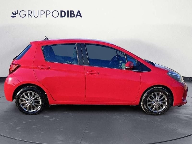 Usata Toyota Yaris Active 69 CV (50 kW) 2015 Rosso Utilitaria