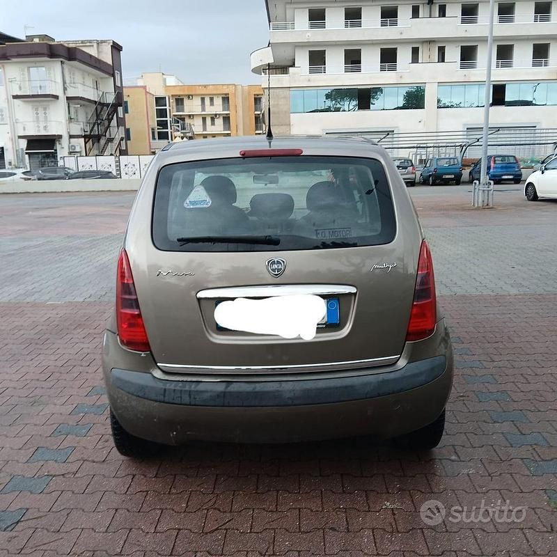 Usata Lancia Musa 69 CV (50 kW) 2006 Grigio Monovolume