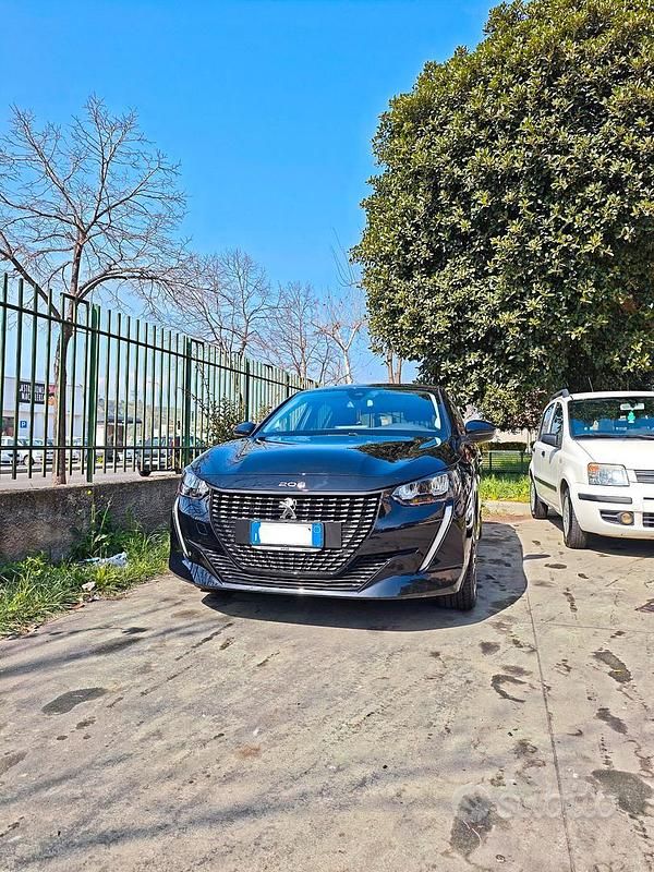Usata Peugeot 208 102 CV (75 kW) 2022 Nero Utilitaria