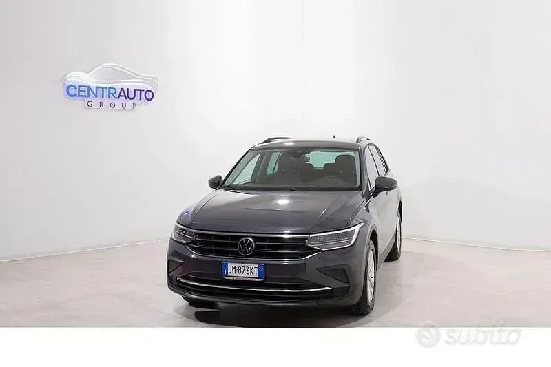 Usata VW Tiguan Life 122 CV (89 kW) 2022 Grigio SUV
