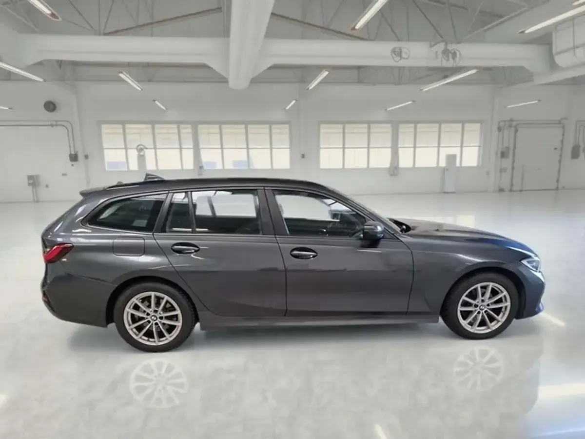 Usata BMW 320 Advantage 190 CV (139 kW) 2022 Grigio Station wagon