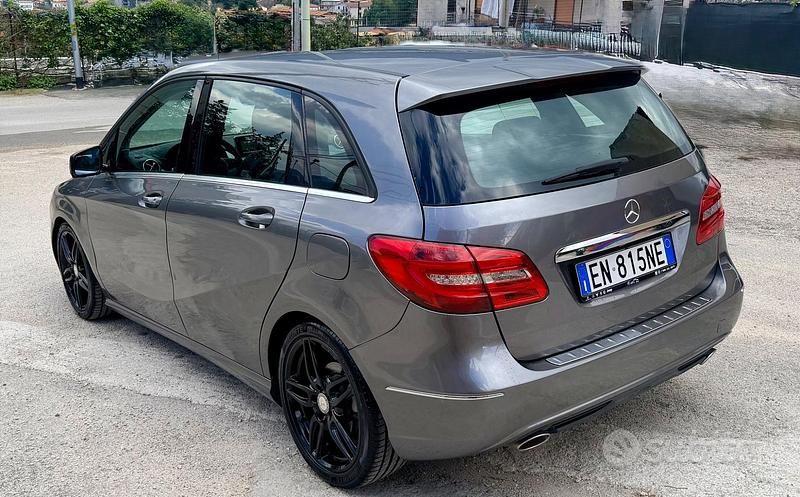 Usata Mercedes B180 Premium 108 CV (79 kW) 2012 Grigio Monovolume