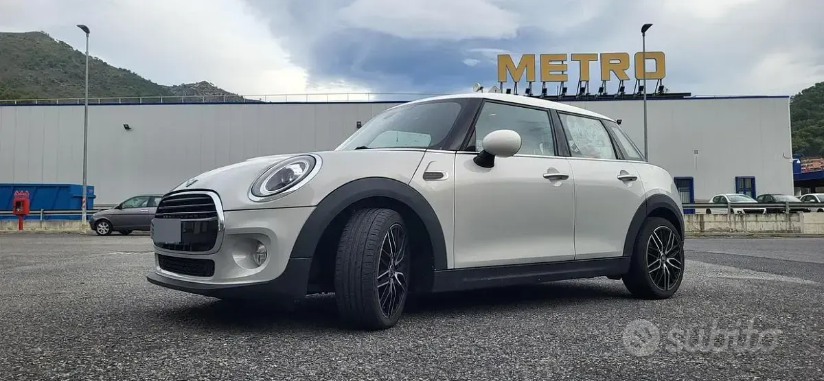 Usata Mini Cooper D 116 CV (85 kW) 2019 Grigio Utilitaria