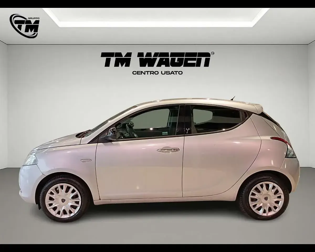 Usata Lancia Ypsilon Silver 69 CV (50 kW) 2011 Argento Utilitaria