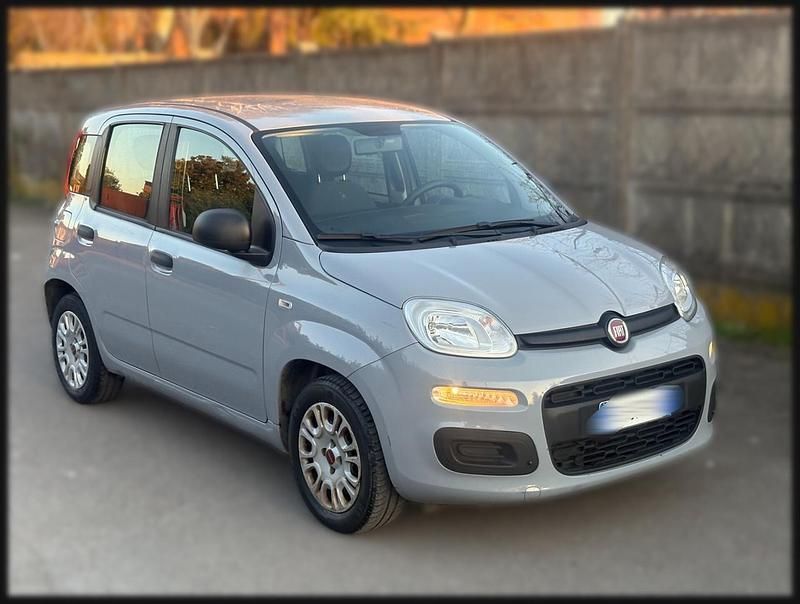 Usata Fiat Panda Lounge 69 CV (50 kW) 2018 Blu Utilitaria