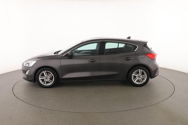 Usado Ford Focus 101 HP (74 kW) 2019 Cinzento Sedan