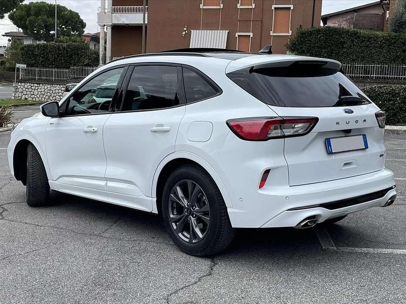 Usata Ford Kuga ST-Line 152 CV (111 kW) 2023 Bianco SUV