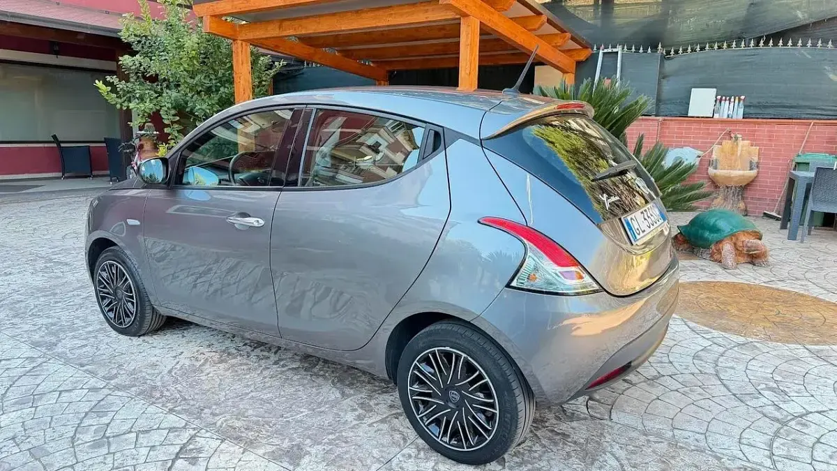 Usata Lancia Ypsilon S 69 CV (50 kW) 2022 Grigio Utilitaria