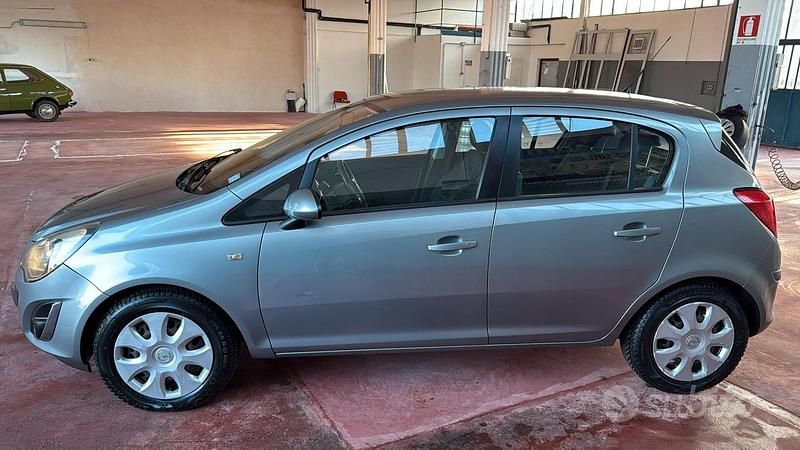 Usata Opel Corsa Edition 86 CV (63 kW) 2014 Grigio Utilitaria