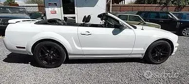 Usata Ford Mustang 680 CV (500 kW) 2006 Bianco Cabrio