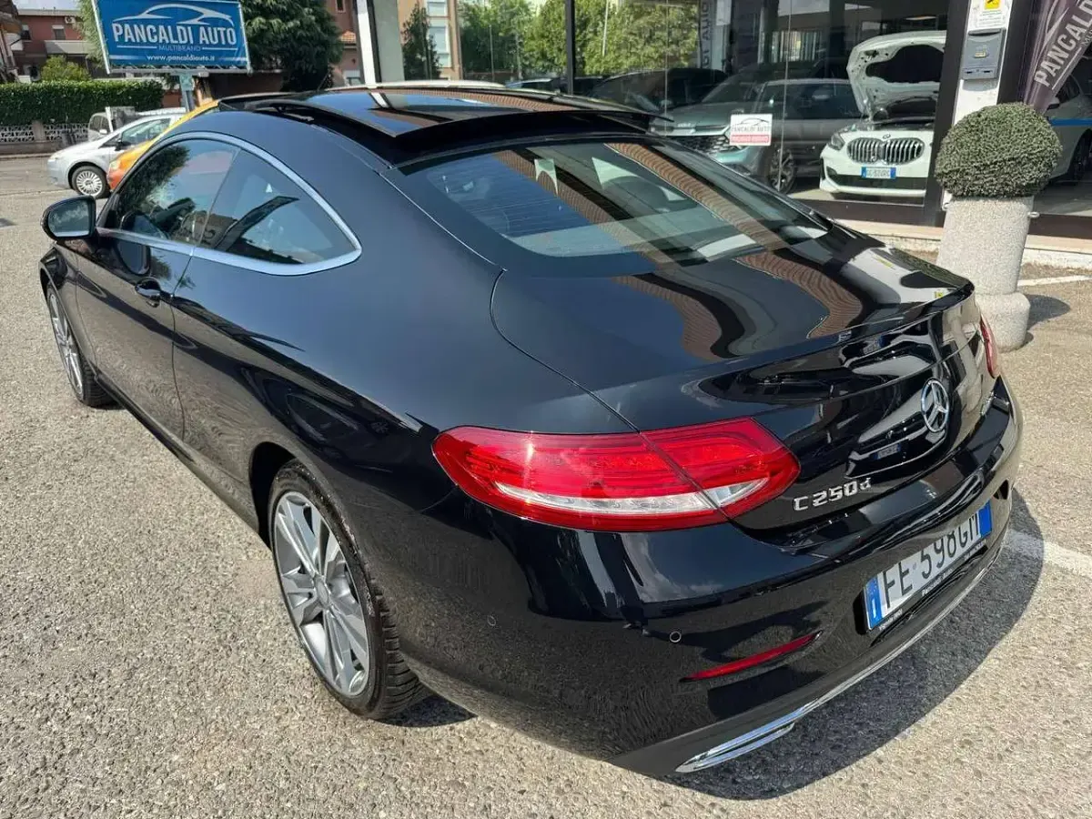 Usata Mercedes C250 Premium Plus 204 CV (150 kW) 2016 Nero Coupé
