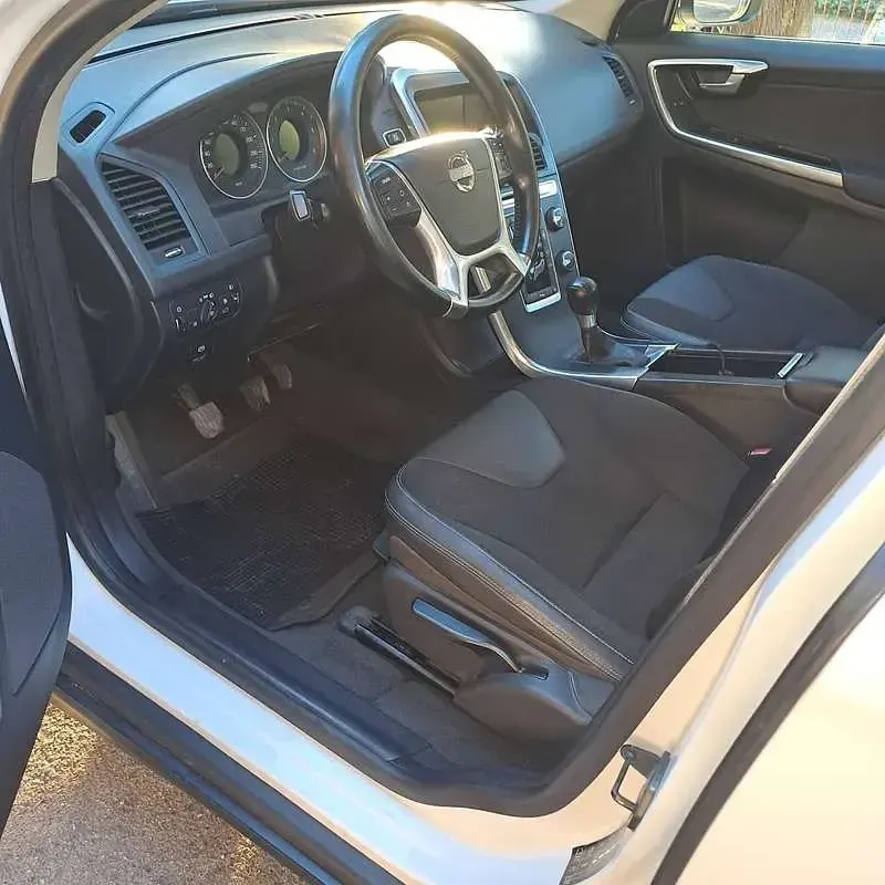 Usata Volvo XC60 Kinetic 163 CV (119 kW) 2012 Bianco SUV