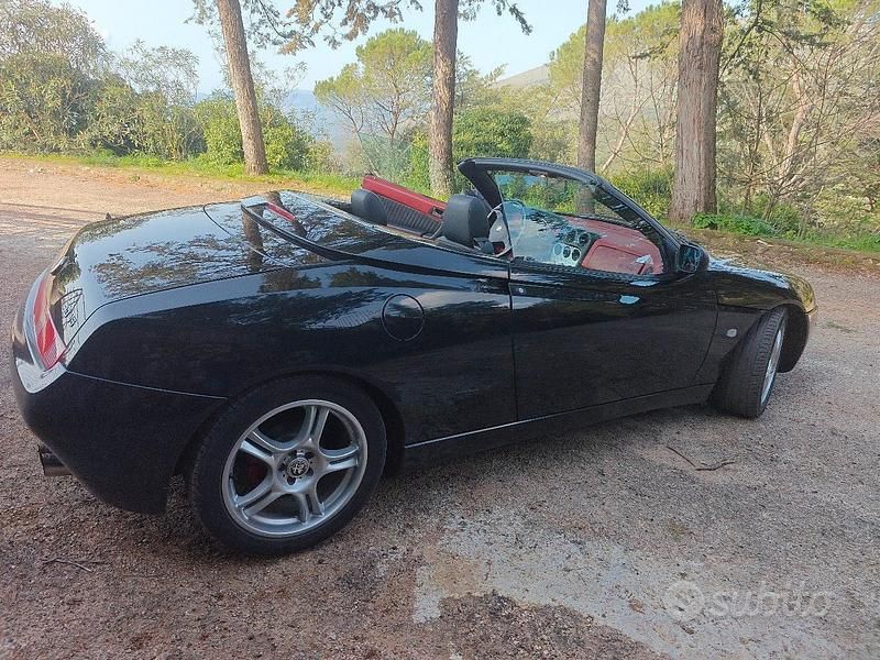 Usata Alfa Romeo Spider Lusso 192 CV (141 kW) 1999 Nero Cabrio