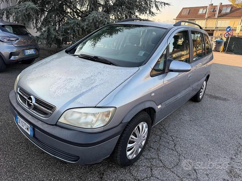 Usata Opel Zafira 125 CV (91 kW) 2003 Grigio Monovolume