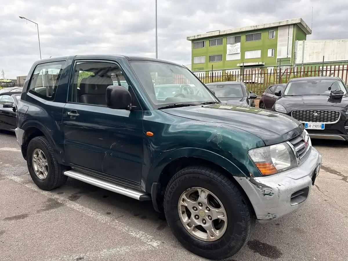 Usata Mitsubishi Pajero 164 CV (120 kW) 2001 Verde SUV