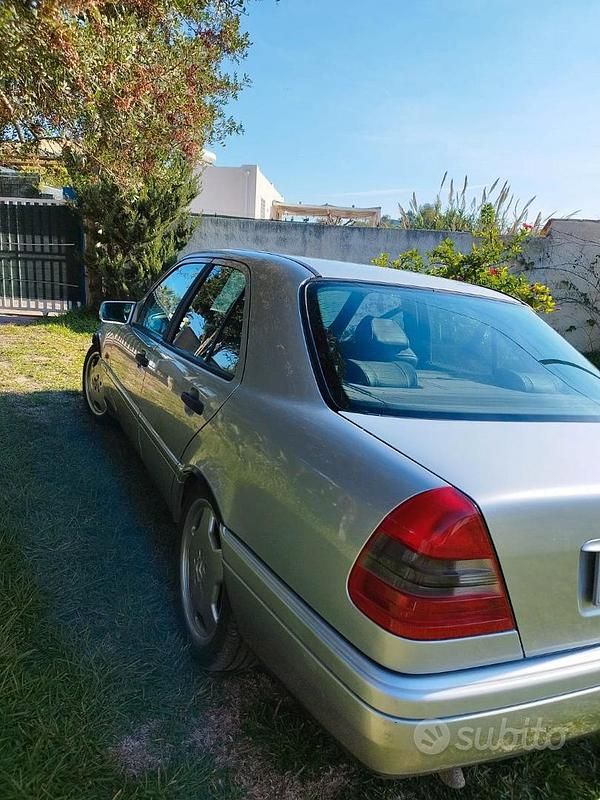 Usata Mercedes C200 136 CV (100 kW) 1995 Grigio Berlina