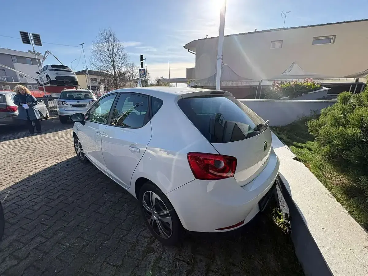 Usata Seat Ibiza SC Style 69 CV (50 kW) 2011 Bianco Utilitaria