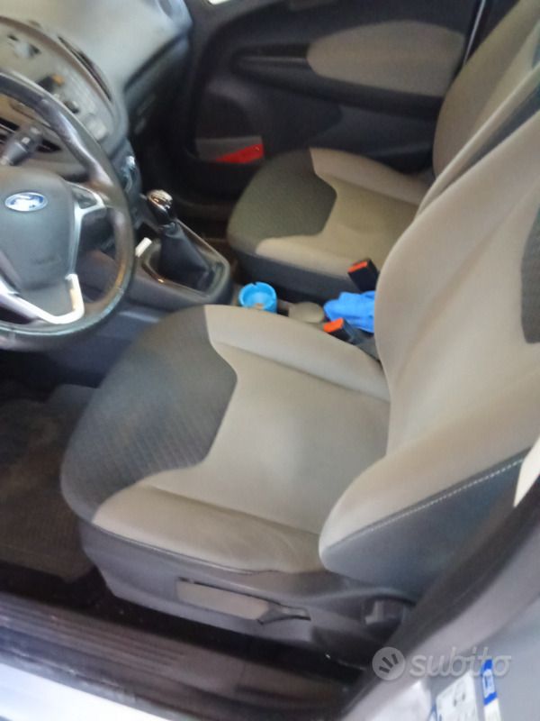 Usata Ford Tourneo Courier 2017 Grigio Monovolume