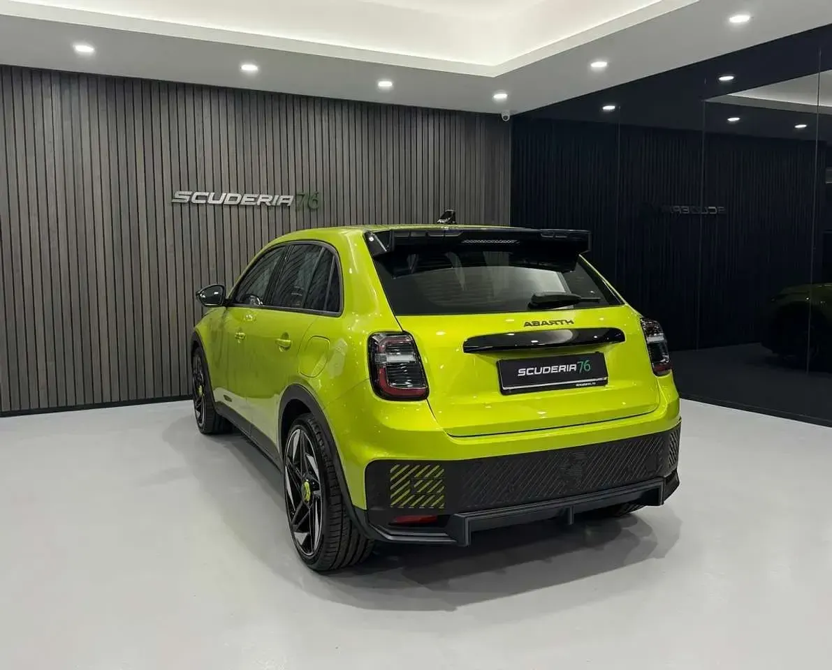 Nuova Abarth 600e Turismo 175 kW (239 CV) 2026 Acid green SUV