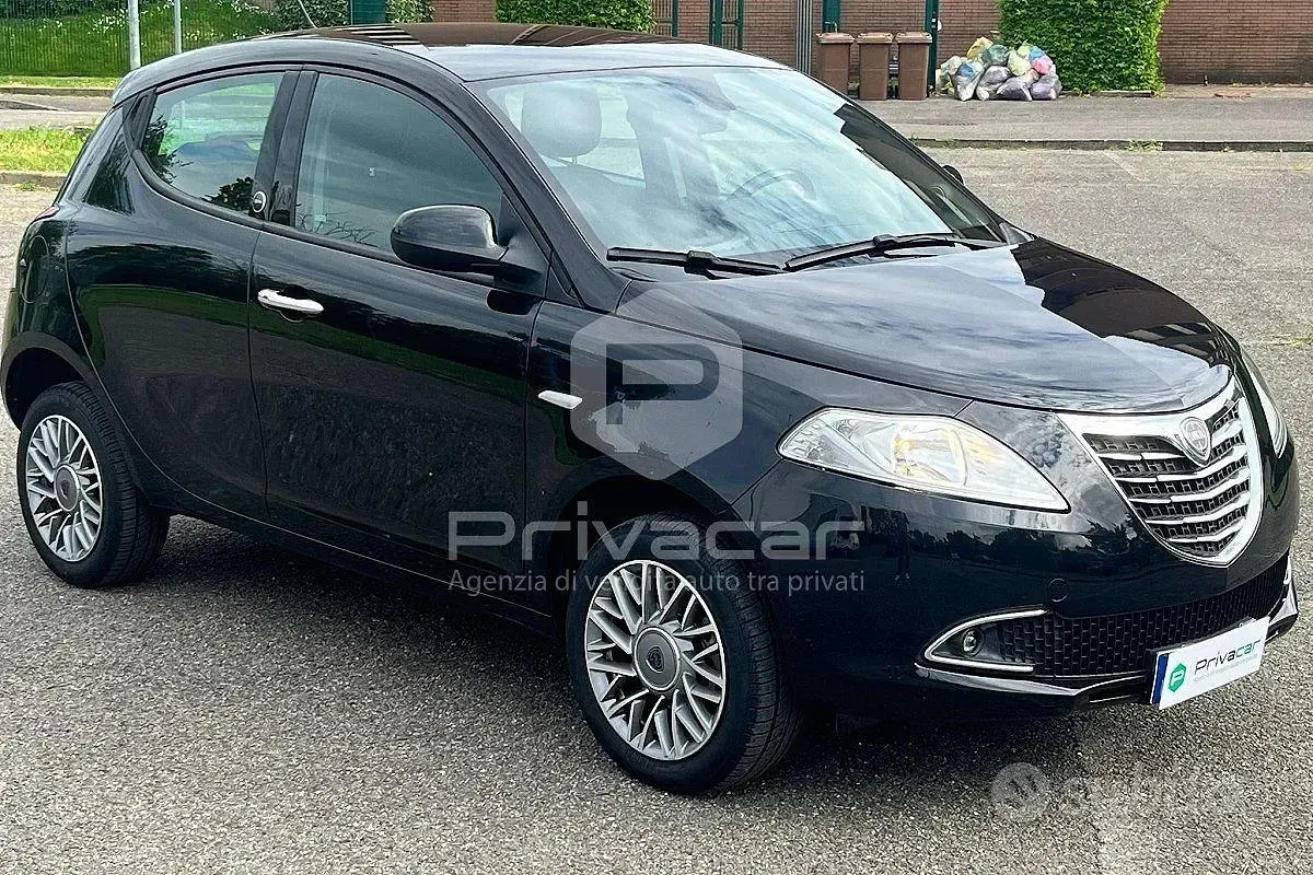 Begagnad Lancia Ypsilon Gold 85 HK (62 kW) 2013 Svart Halvkombi