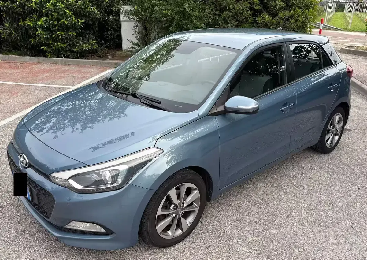 Usata Hyundai i20 75 CV (55 kW) 2015 Grigio Berlina