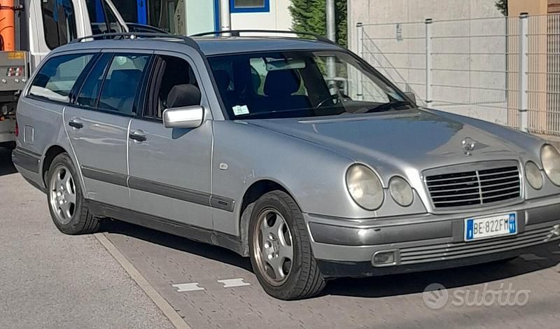 Begagnad Mercedes E200 1999 Grå Kombi