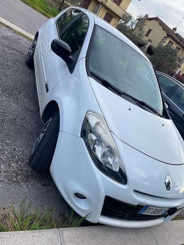 Usata Renault Clio III 75 CV (55 kW) 2010 Bianco Berlina