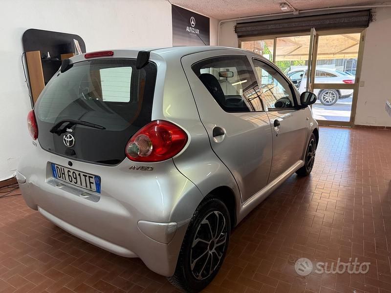 Usata Toyota Aygo Sol 92 CV (67 kW) 2007 Grigio Utilitaria