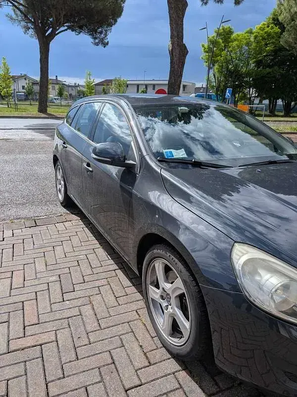 Usata Volvo V60 Kinetic 163 CV (119 kW) 2011 Grigio Station wagon