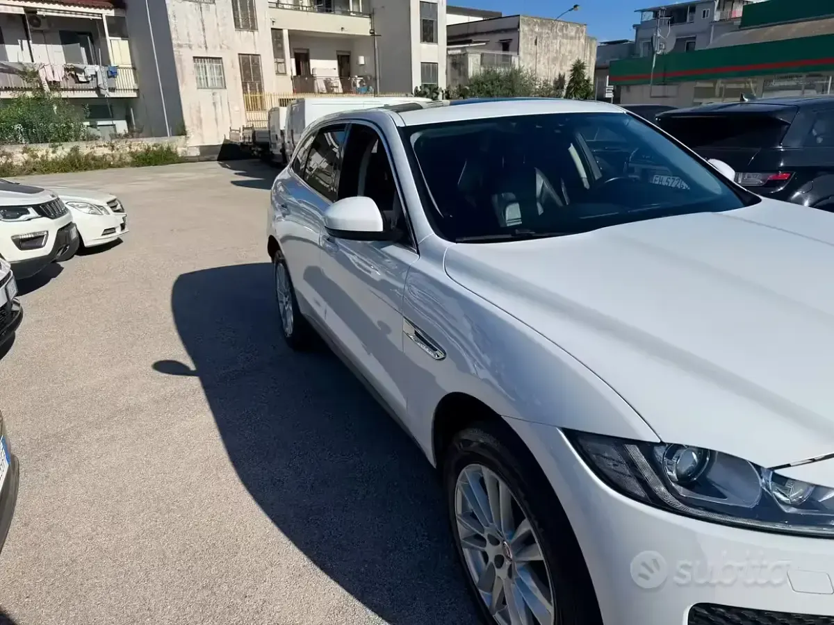 Usata Jaguar F-Pace Portfolio 180 CV (132 kW) 2016 Bianco SUV