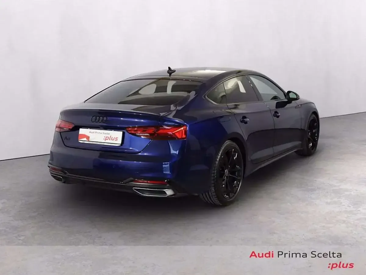 Usata Audi A5 Sportback S-Line 204 CV (150 kW) 2024 Blu navarra metallizzato Utilitaria