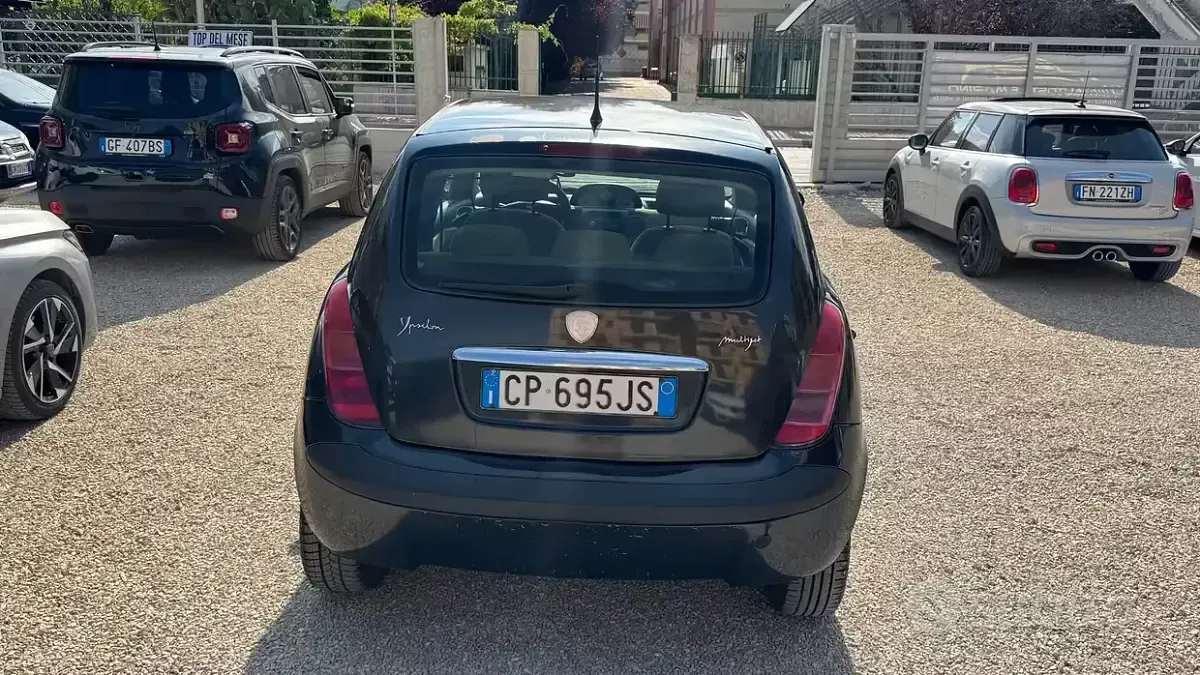 Usata Lancia Ypsilon 69 CV (50 kW) 2004 Nero Utilitaria