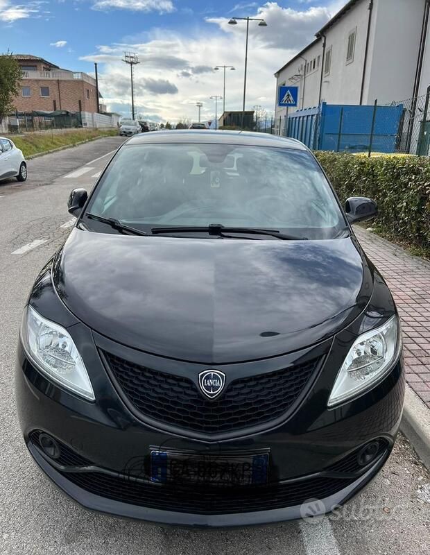 Nero Usata 2020 Lancia Ypsilon Due volumi | 12.000 € (Cara) - Immagine 1/4