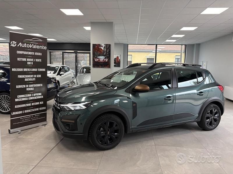 Verde Usata 2024 Dacia Sandero Stepway Tre volumi | 14.990 € (Buon prezzo) - Immagine 1/4