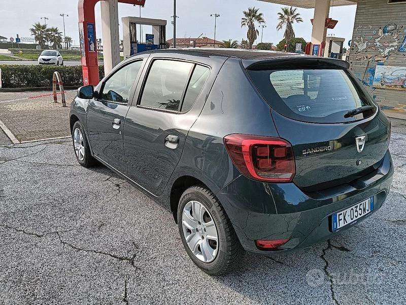 Usata Dacia Sandero Lauréate 75 CV (55 kW) 2017 Grigio Berlina