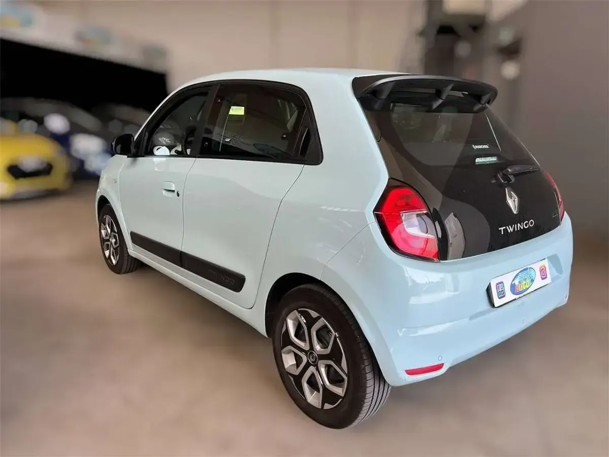 Usata Renault Twingo Urban Night 30 kW (42 CV) 2023 Blu/azzurro Utilitaria