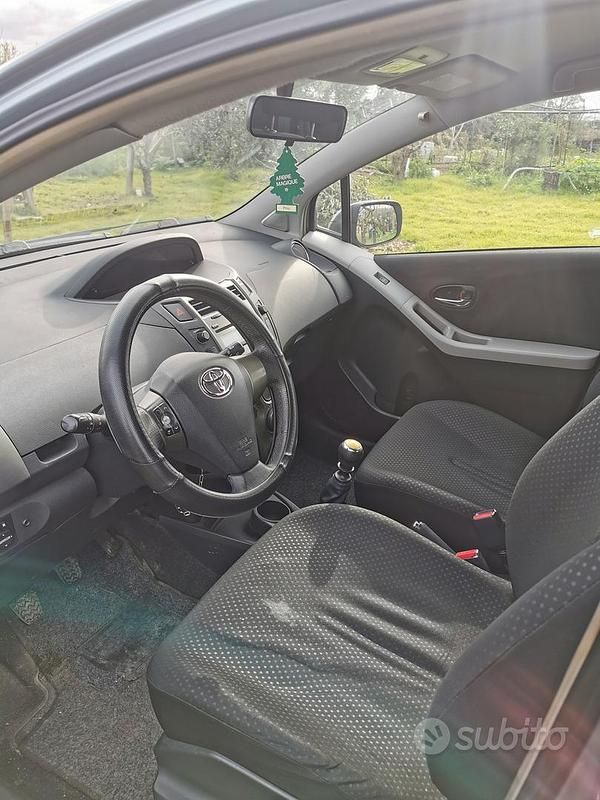 Usata Toyota Yaris 2011 Grigio Berlina