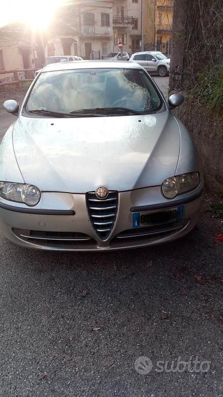 Usata Alfa Romeo 147 116 CV (85 kW) 2002 Grigio Utilitaria