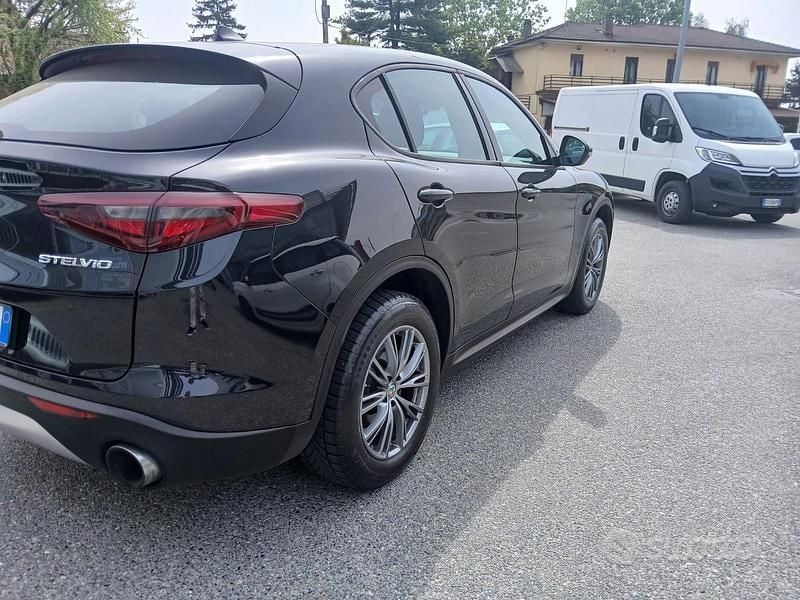 Usata Alfa Romeo Stelvio Executive 200 CV (147 kW) 2017 Nero SUV