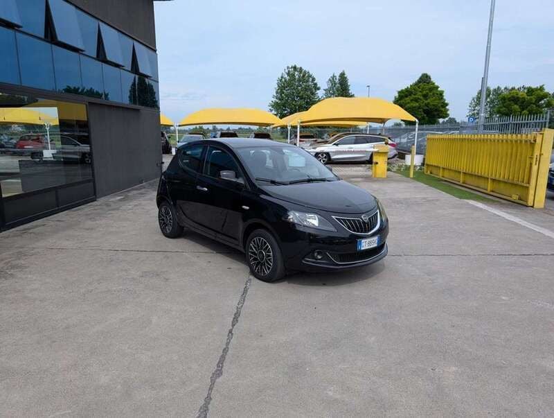 Usata Lancia Ypsilon S 69 CV (50 kW) 2024 Nero / metallizzato Utilitaria