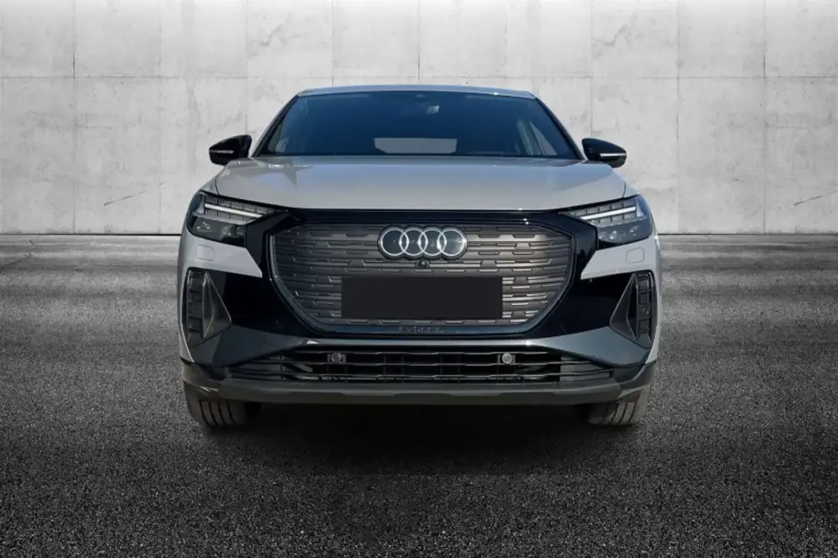 Usata Audi Q4 e-tron 69 kW (95 CV) 2023 Grigio SUV