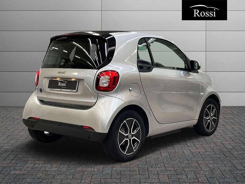 Usata Smart ForTwo Electric Drive Passion 41 kW (56 CV) 2021 Bodypanels in cool silver meta Coupé