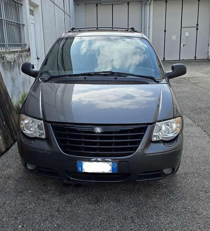 Usata Chrysler Grand Voyager Limited 174 CV (127 kW) 2005 Grigio Monovolume