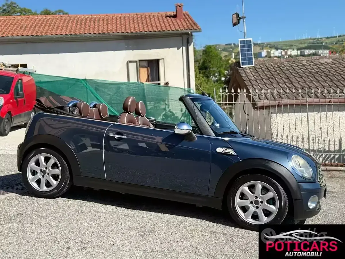 Usata Mini Cooper Cabriolet 120 CV (88 kW) 2010 Blu Cabrio